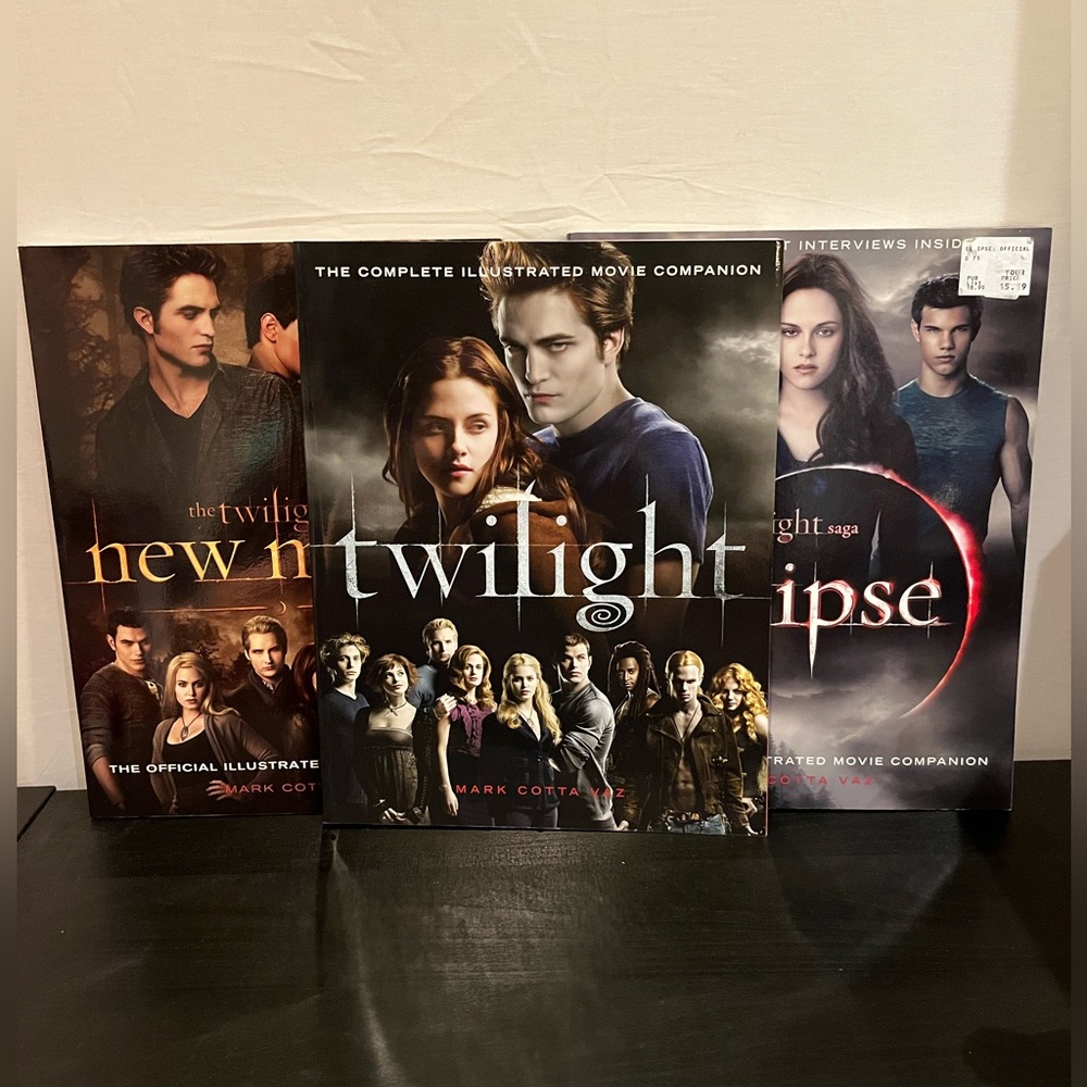 Twilight Saga Illustrated Movie Companion Set